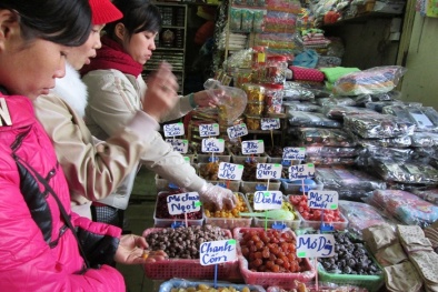 Tràn lan bánh, mứt không nguồn gốc